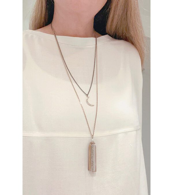 A woman wearing a white shirt and the NK890B necklace.