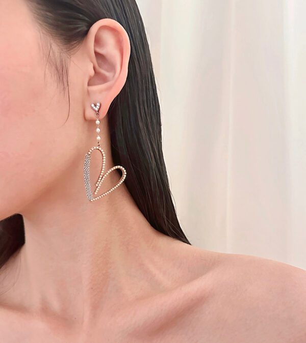 A woman wearing a pair of E2106 earrings.