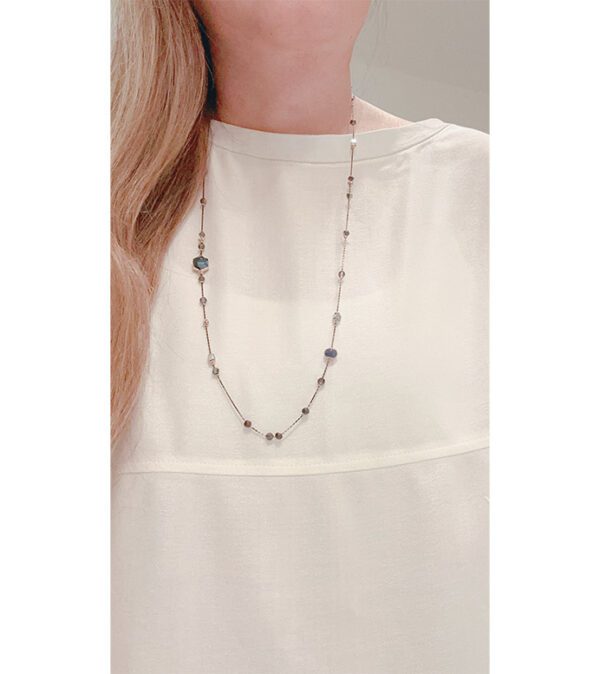 A woman wearing a white shirt and the NK8901 (Smokey/Dark) necklace.