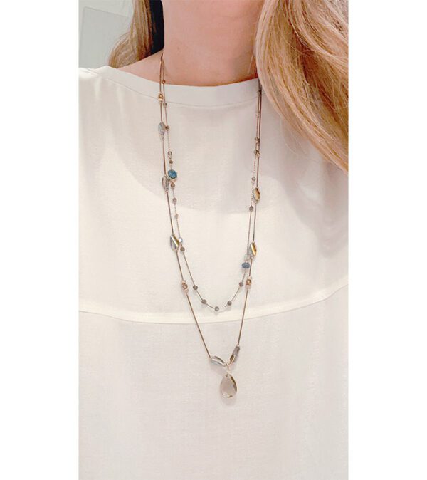 A woman wearing a white shirt and a NK8901 (Smokey / Dark) necklace.