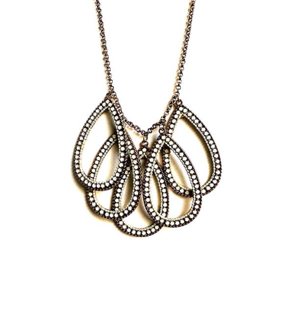 A NK6062 necklace with diamonds in the shape of a teardrop.