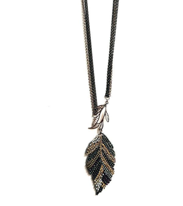 A NK4577(Multi) necklace with a black leaf on it.