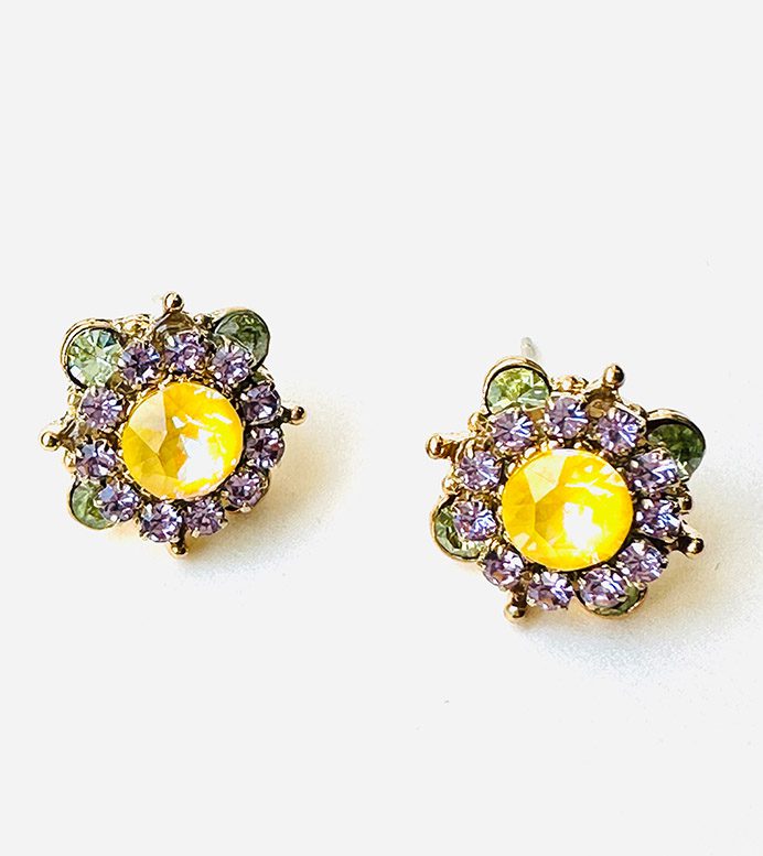 A pair of E117 (Yellow) flower stud earrings.