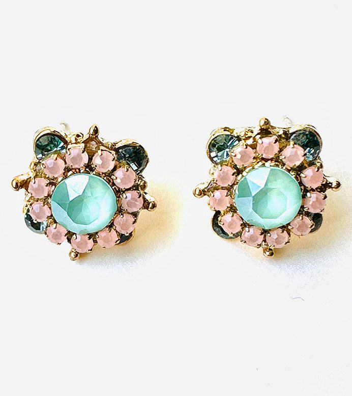 A pair of E117 (Blue) stud earrings.