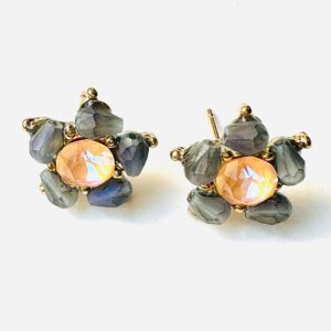 E9181 flower stud earrings.