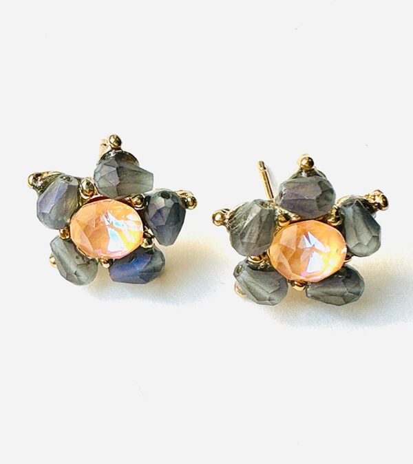 E9181 flower stud earrings.