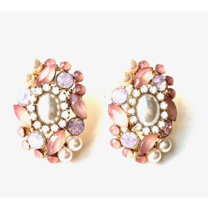 A pair of pink earrings with E8601 (Rose) and pearls.