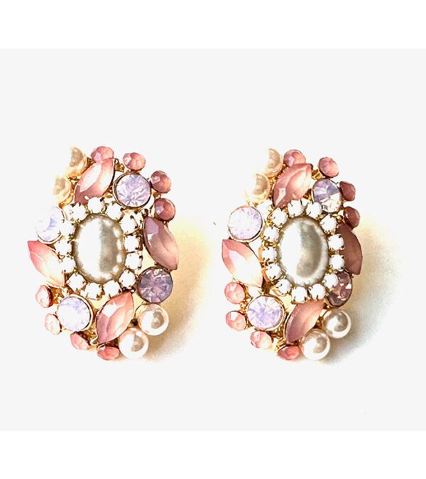 A pair of pink earrings with E8601 (Rose) and pearls.