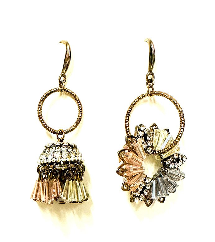 A pair of earrings with crystals and jhumkas, named E4138.